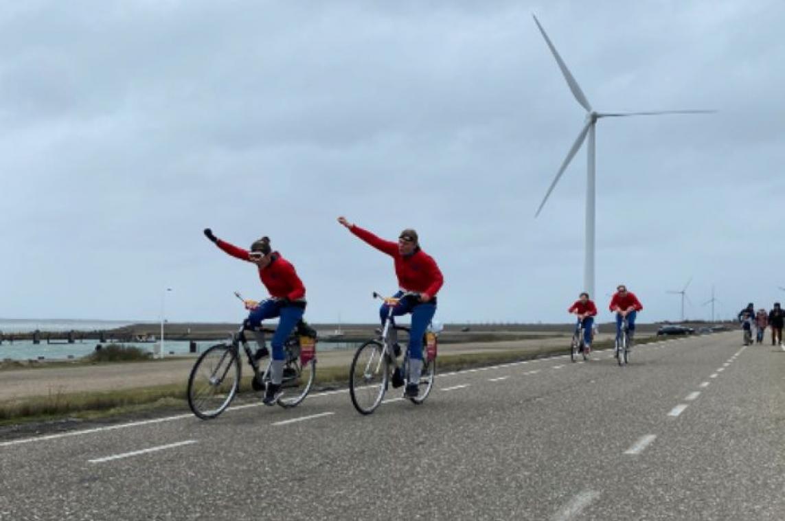 BIZAR. Nederlands kampioenschap 'tegenwindfietsen' stopgezet door... te harde wind