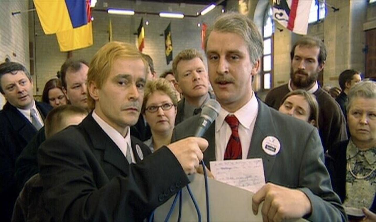 VIDEO. Legendarisch sketchprogramma 'In de gloria' wordt 20 jaar