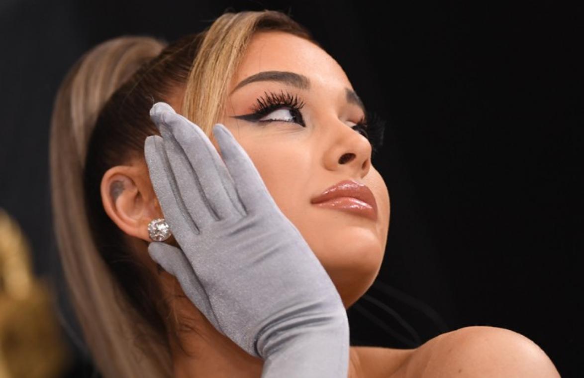 VIDEO. Ariana Grande al kussend gespot met mysterieuze man