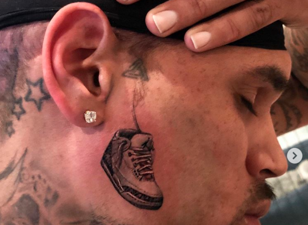 FOTO. Zeven celebrities met opvallende gezichtstattoos