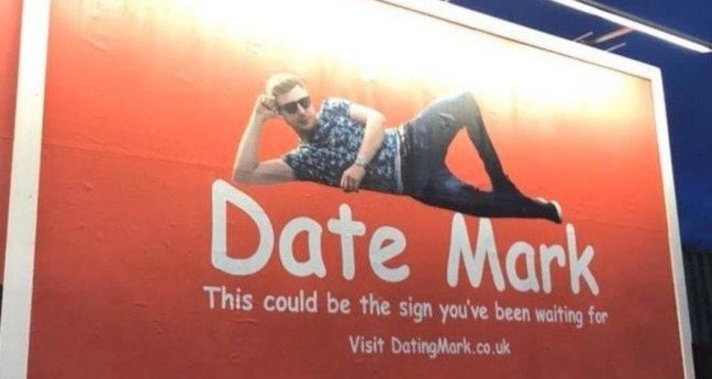 BIZAR. Man strikt eindelijk date dankzij deze grootse actie