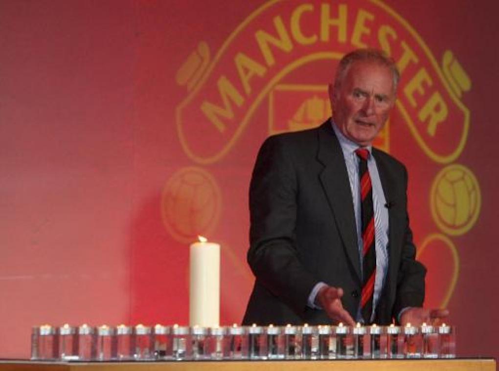 Manchester United rouwt om Harry Gregg, overlever van de vliegramp in München