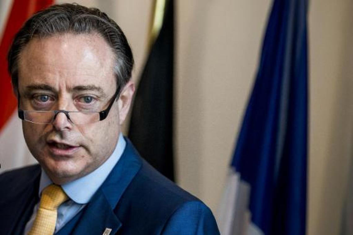 De Wever roept Vlaamse partijen op om "niet te plooien voor de oekazes van de PS"