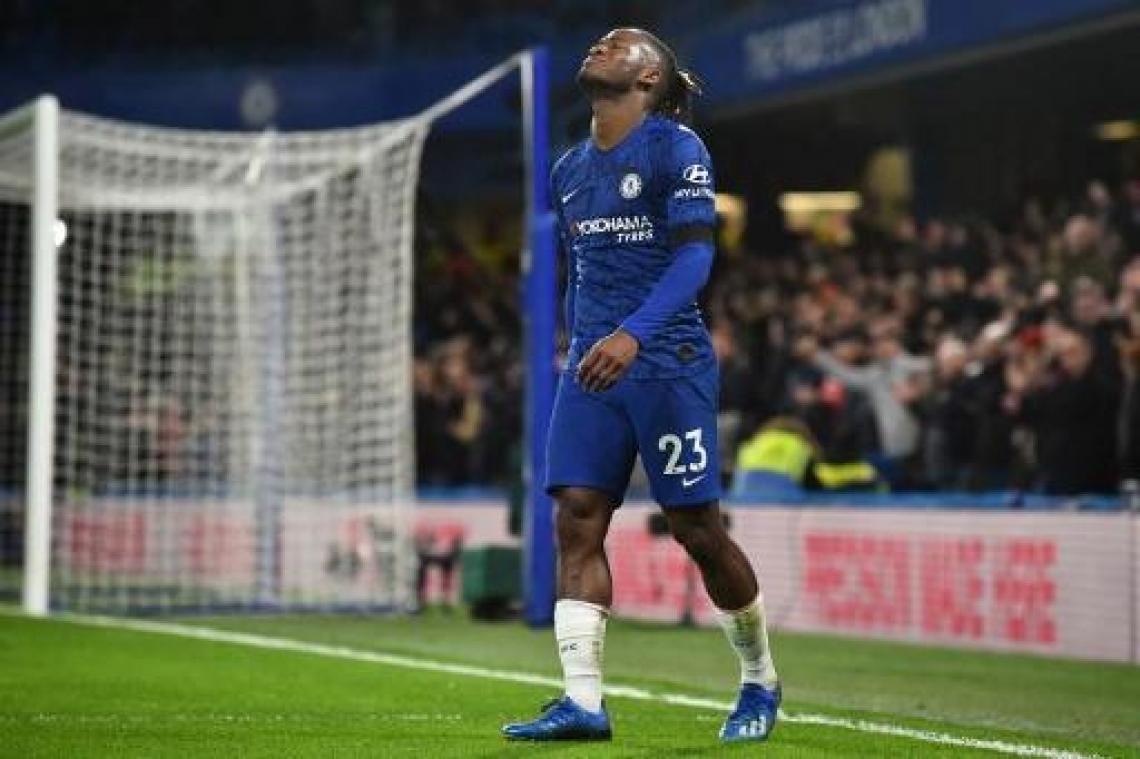 Chelsea-coach Lampard hekelt VAR na onbestrafte trap op Batshuayi