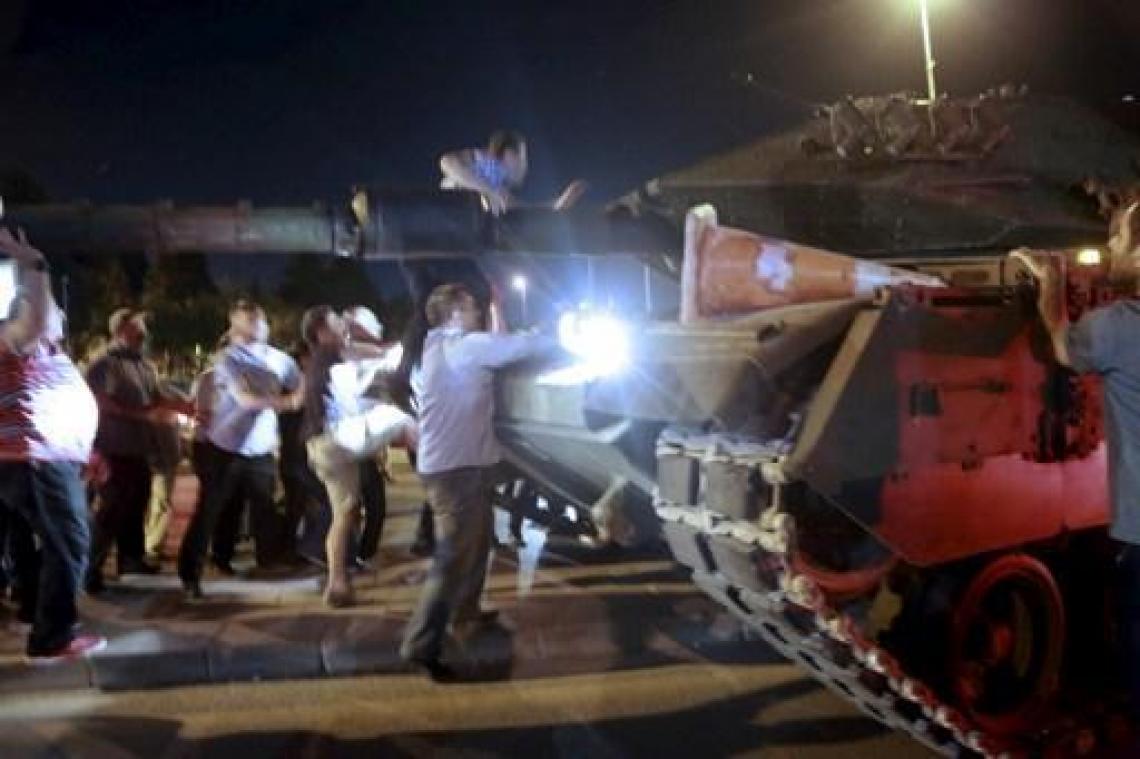 Honderden arrestatiebevelen tegen "Gülen-aanhangers" in Turkije