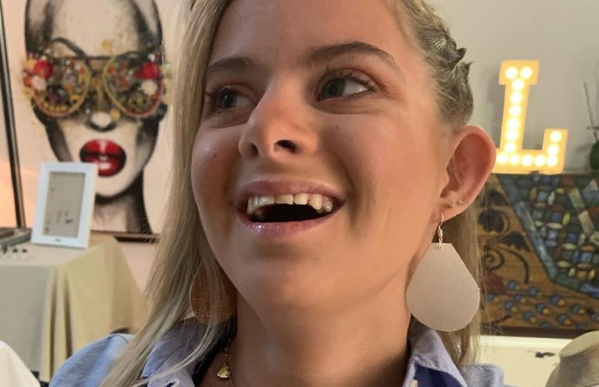 Model met downsyndroom doet monden openvallen op catwalk