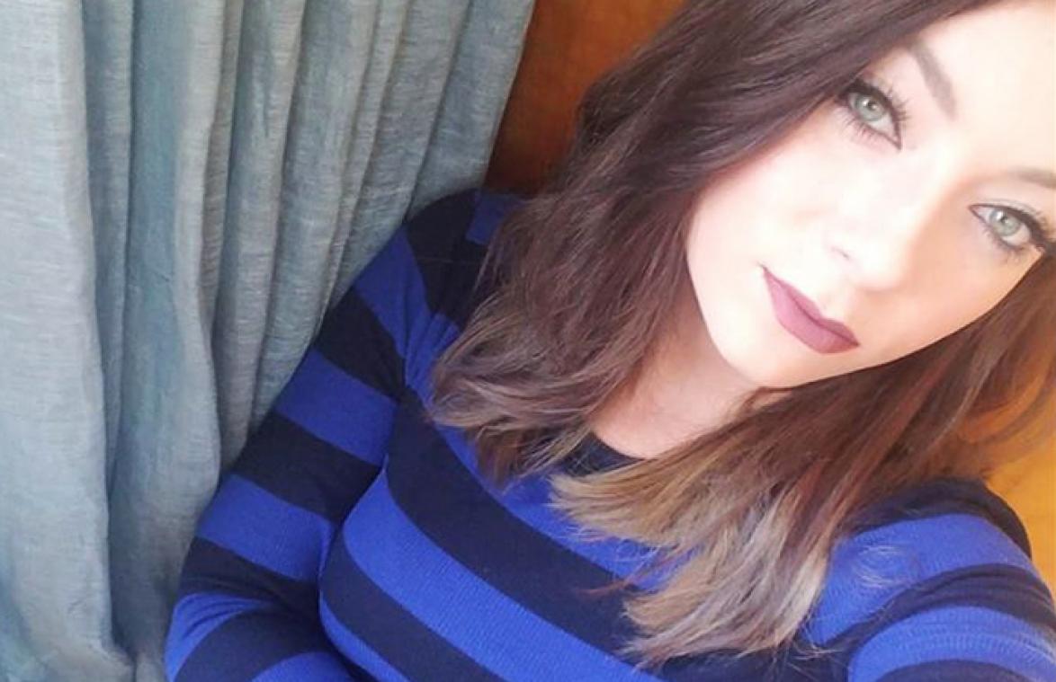 Vrouw geeft haar plant jarenlang water, tot ze DIT ontdekt...