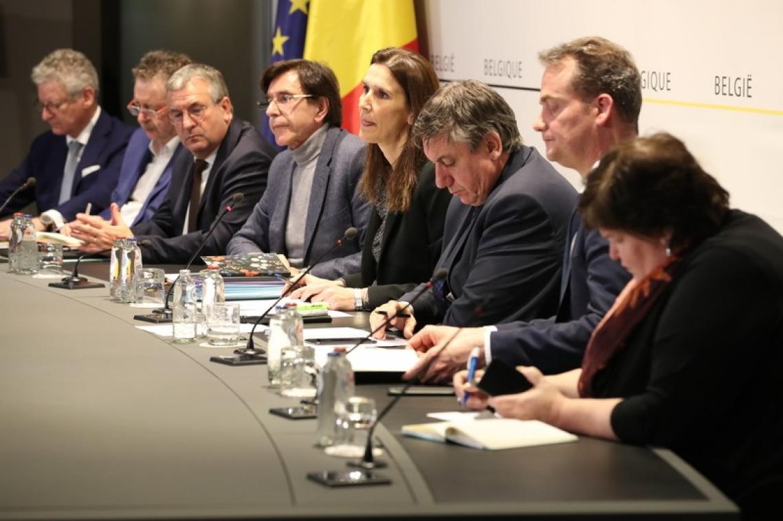 BREAKING. Regering schorst lessen en sluit alle horeca door corona-epidemie