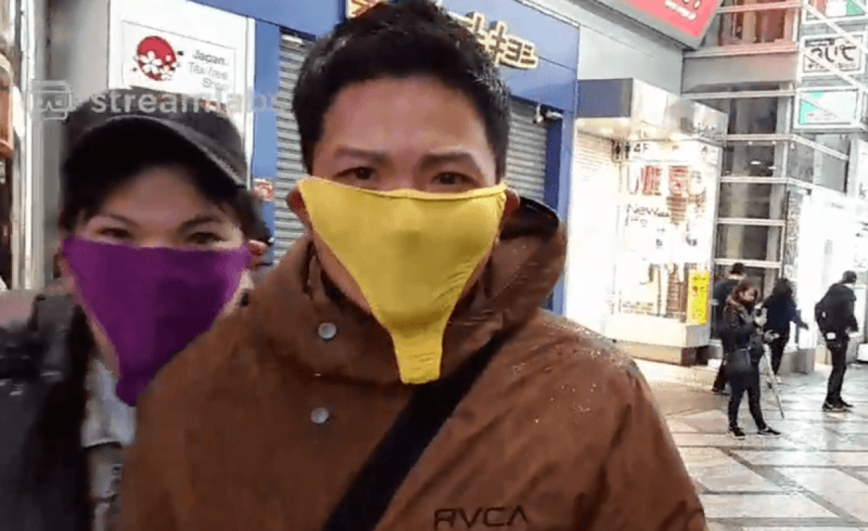 BIZAR! Nu ook strings als mondmasker