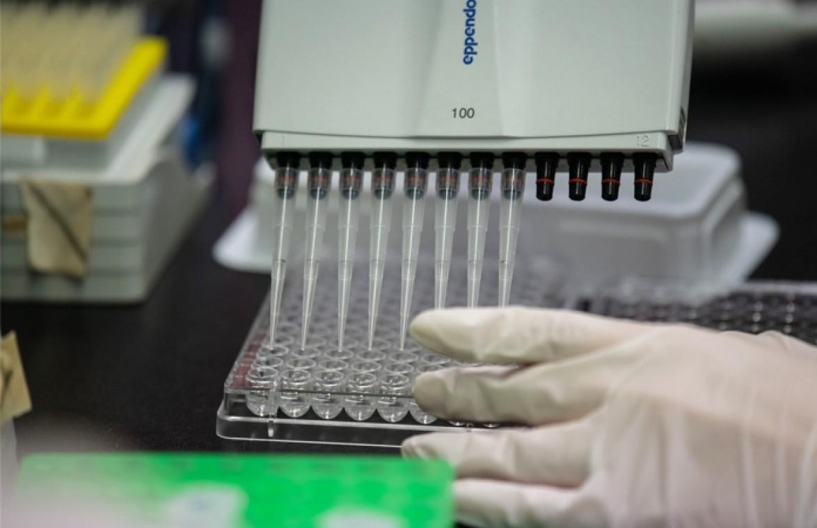 Coronapatiënt die op sterven lag, genezen door veelbelovend medicijn