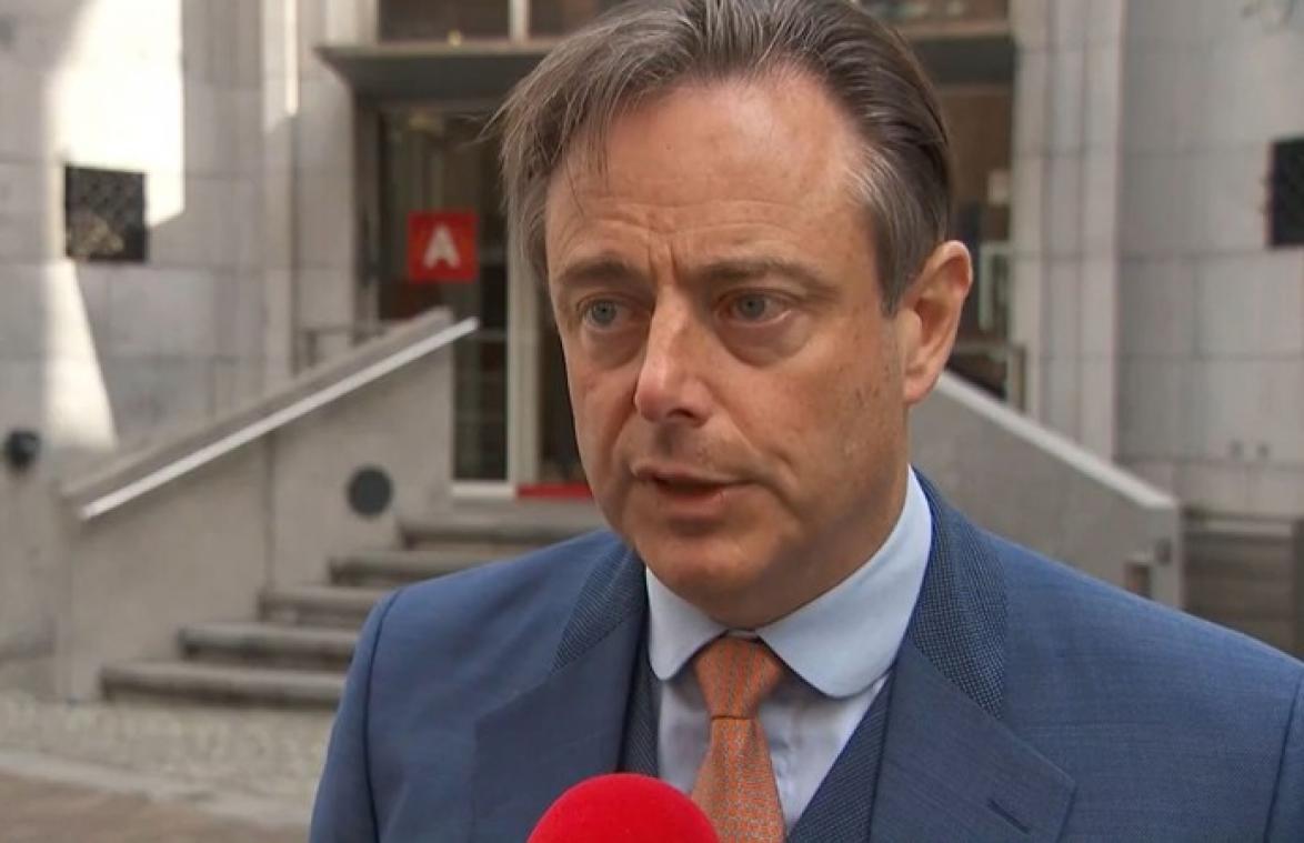 Bart De Wever wil avondklok en samenscholingsverbod invoeren