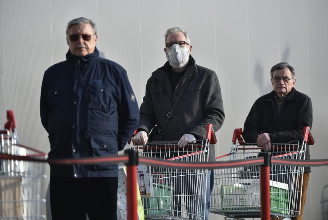 IN BEELD. Winkeliers zijn hamstergedrag beu: "Het is onverantwoord"