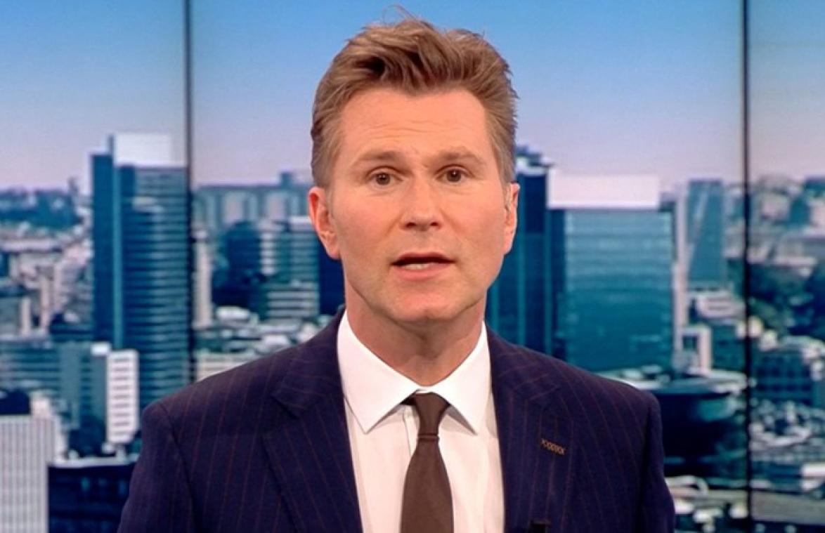 VRT-nieuwsanker Wim De Vilder: "Als ik er wat raar uitzie vanavond, de verklaring is simpel"