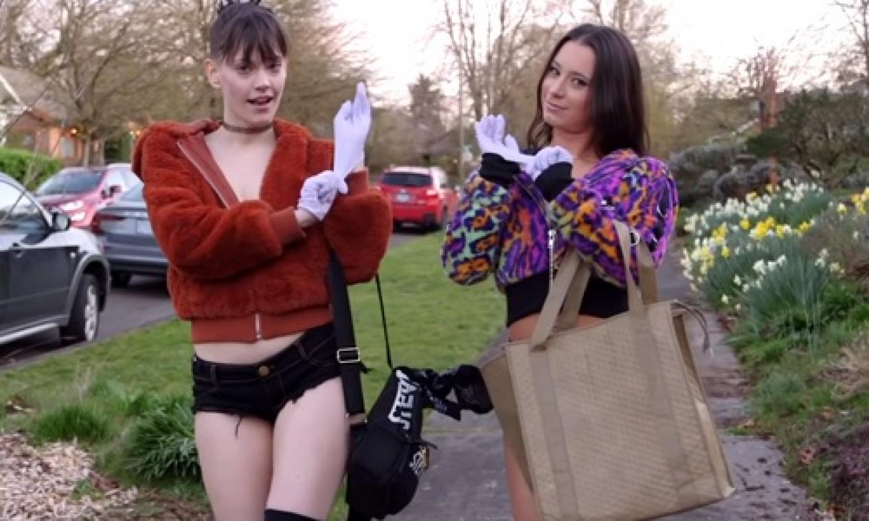 VIDEO. Technische werkloze strippers leveren dan maar eten aan huis