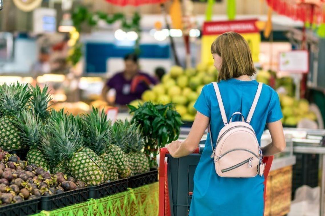 BIZAR. Vrouwen en mannen mogen niet meer samen naar de winkel in dit land