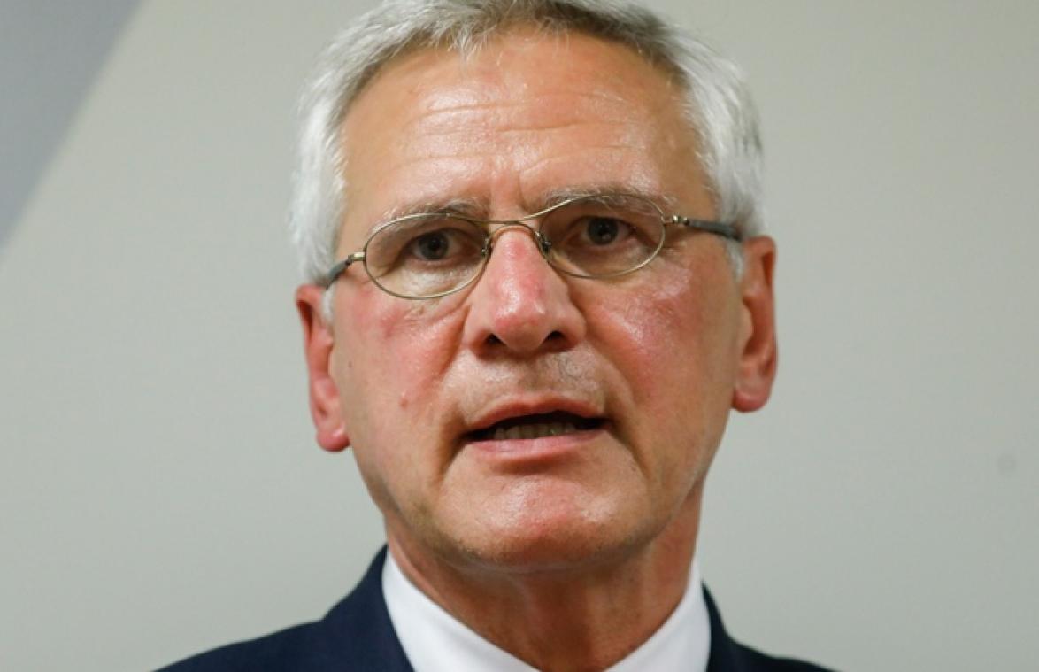 Kris Peeters stuurt mysterieuze tweet de wereld in. De reacties zijn hilarisch!