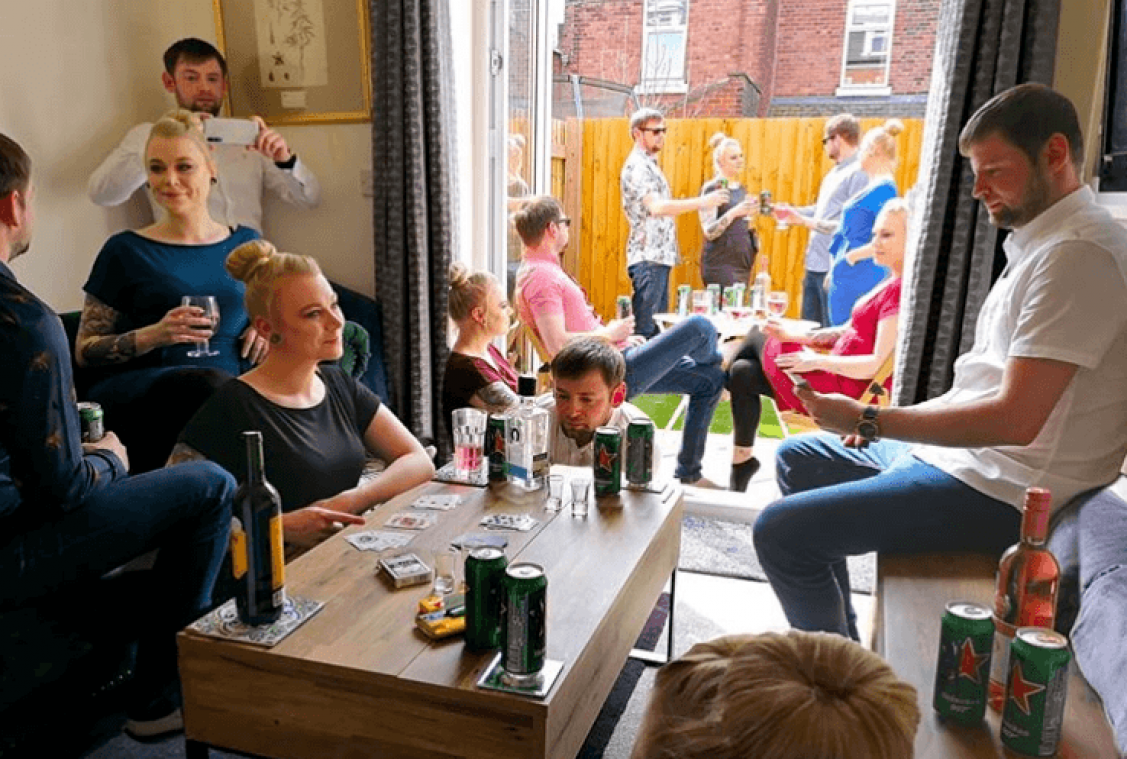 Wat klopt er niet aan dit lockdownfeestje?