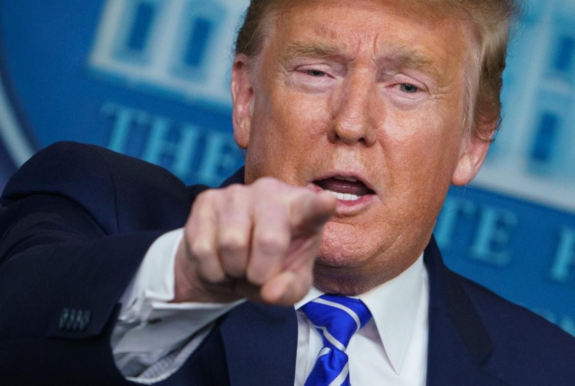 VIDEO. Trump raadt zonnebaden en ontsmettingsmiddel aan als remedie tegen coronavirus