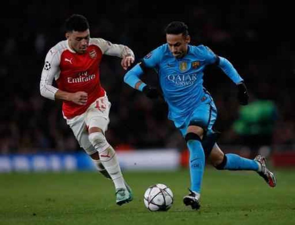 "Alex Oxlade-Chamberlain mist EK door knieblessure"