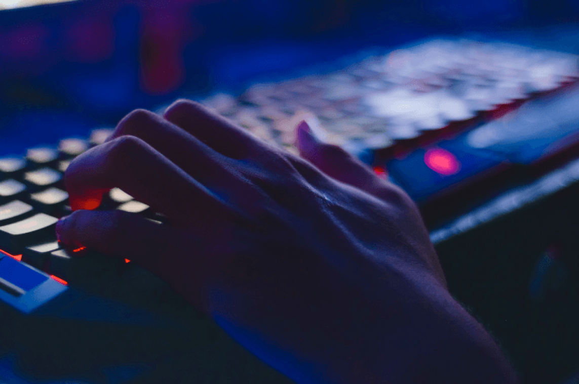 Deze nieuwe factcheck-tool controleert Nederlandstalige teksten op mogelijk fake news