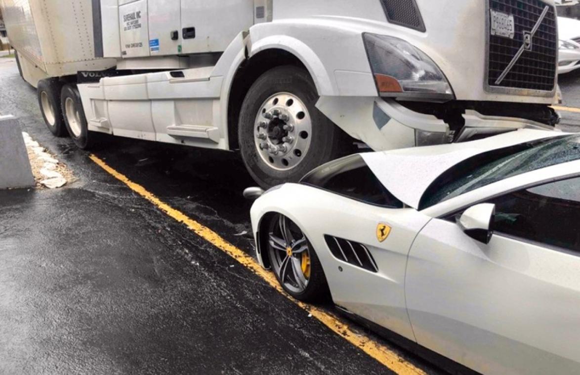 Ontslagen werknemer neemt wraak door Ferrari van zijn baas te vernielen
