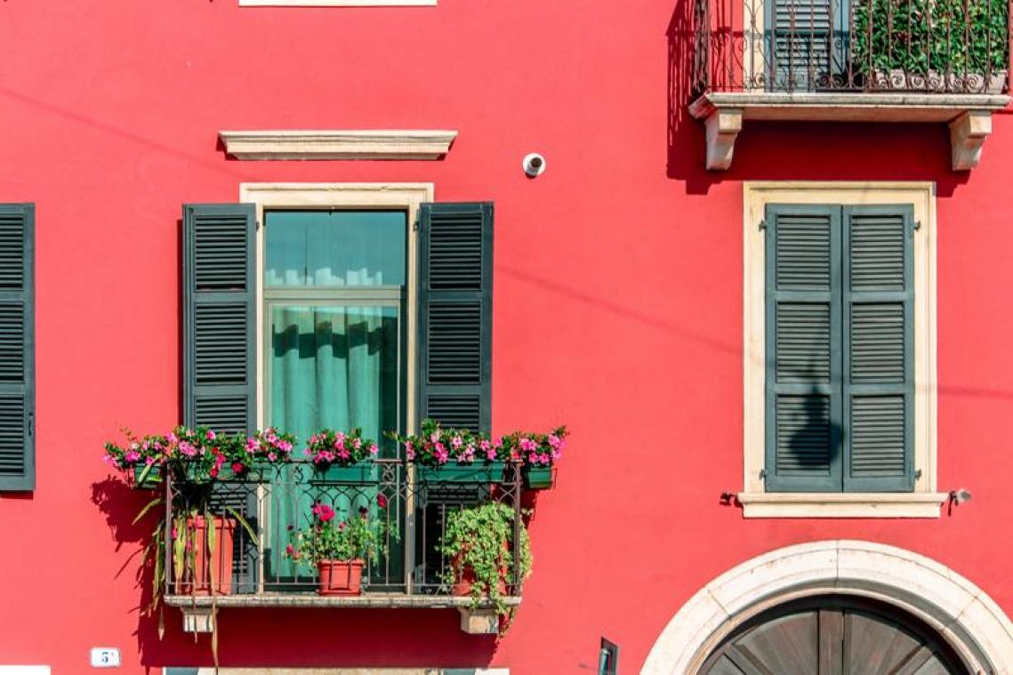 Vijf tips om ruimte te besparen op je mini balkon