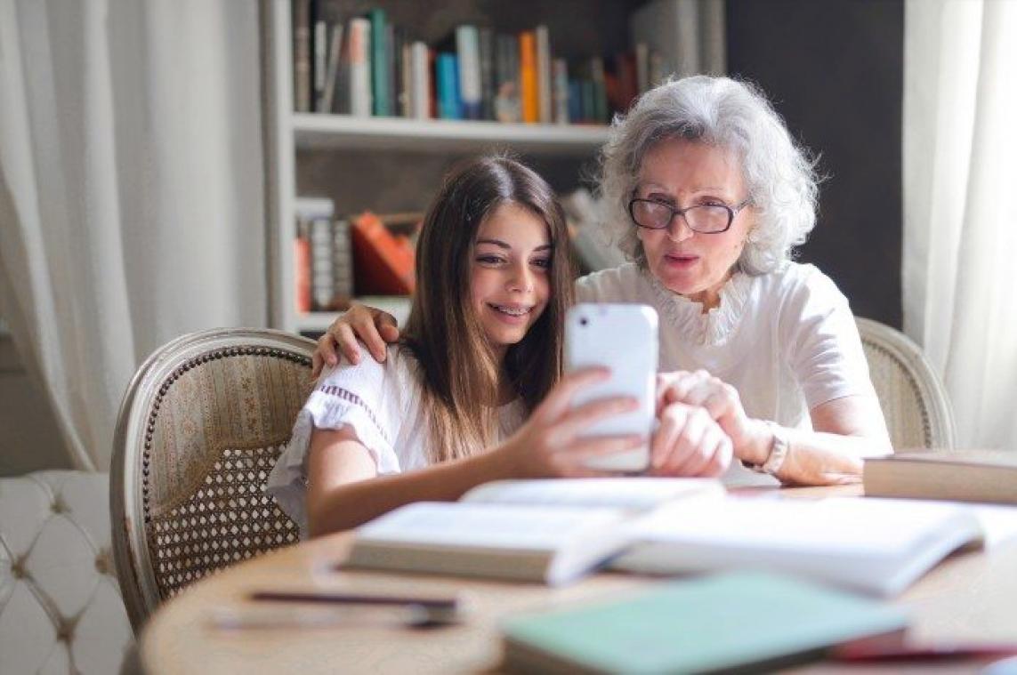 Rechtszaak: oma moet foto's van kleinkinderen op facebook onmiddellijk verwijderen