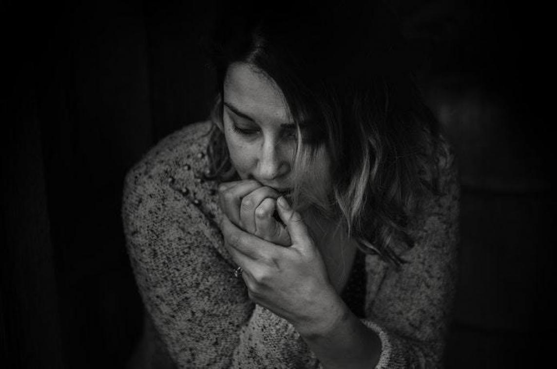 BIZAR. Nagelbijten is een teken van perfectionisme