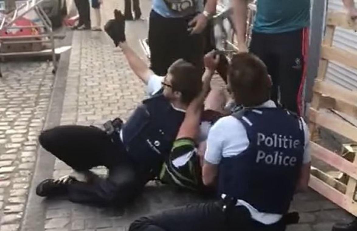 VIDEO. Politie krijgt slaag tijdens arrestatie in Anderlecht: "Het moet gedaan zijn met die bepampering"