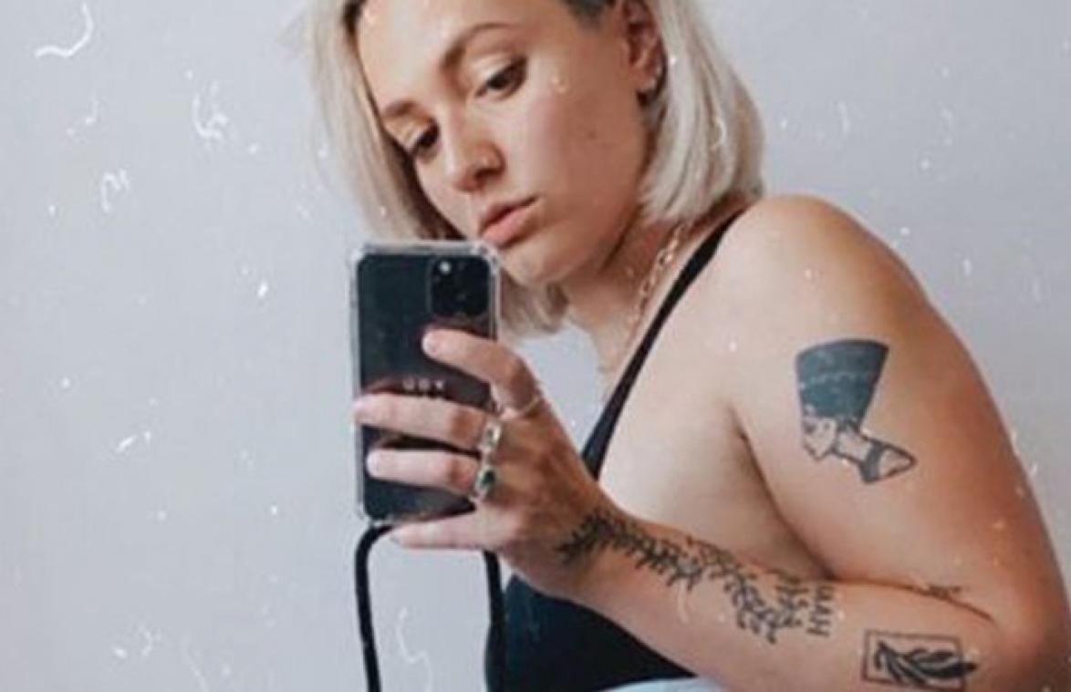 Jitske Van de Veire laat opvallende tatoeage op haar achterwerk zetten (foto)