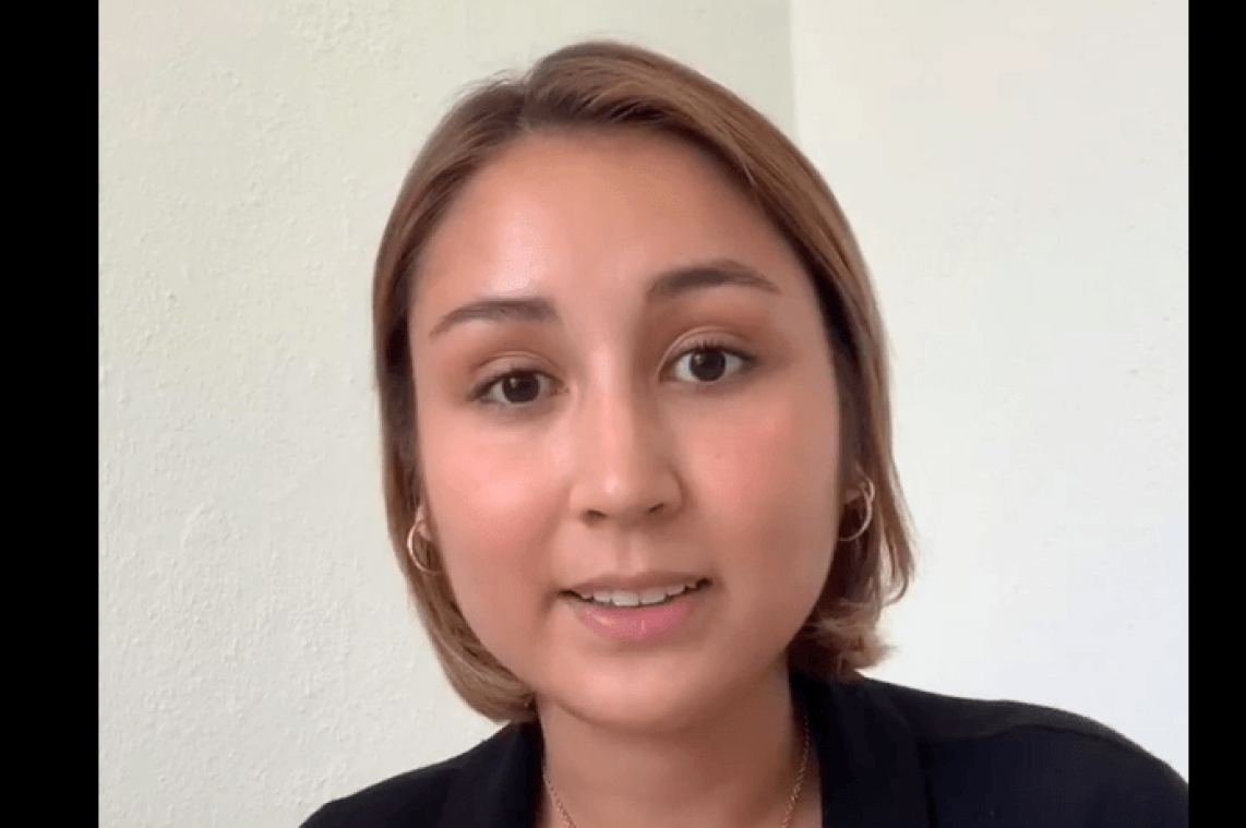Illustratrice Chrostin deelt boodschap over anti-racisme: "Oorspronkelijk duurde het filmpje 40 minuten" (video)