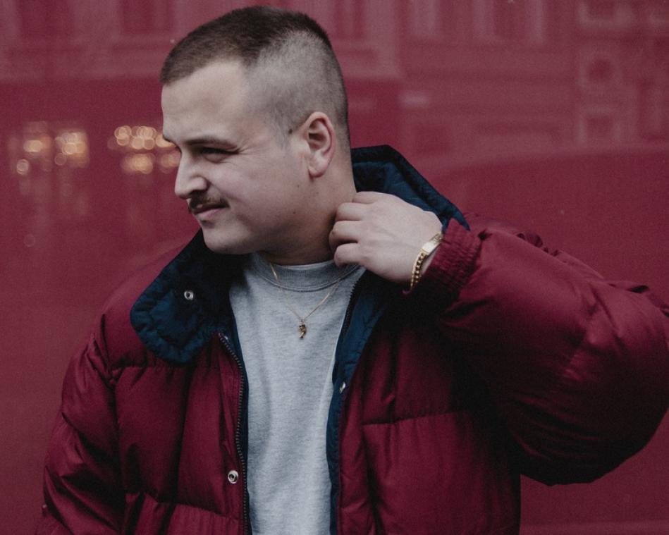 STAGELIFE. Glints: "Op een festival zag ik ooit een kerel zichzelf bevredigen met een halve liter cara als glijmiddel»