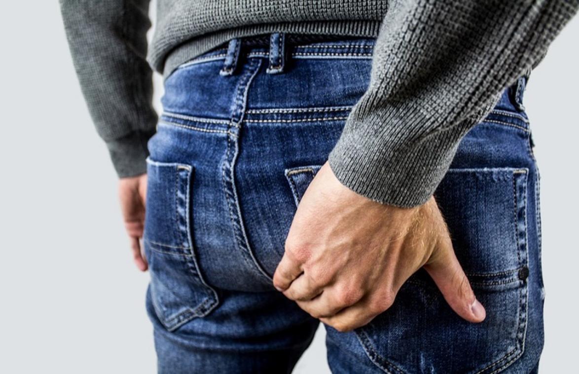 Man krijgt enorme boete omdat hij scheet laat in park