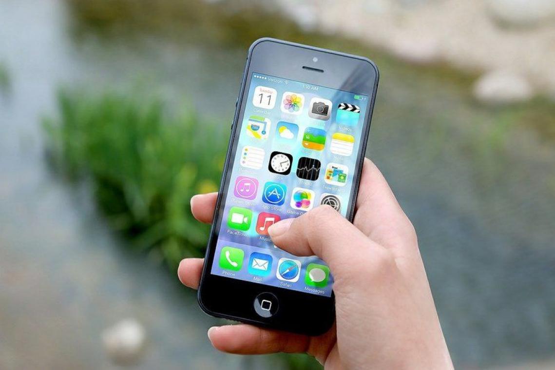 Apple ontwerpt nieuw prototype: Een iPhone met twee schermen