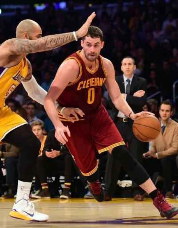 NBA - Cleveland heeft kwalificatie bijna op zak, ook Spurs winnen