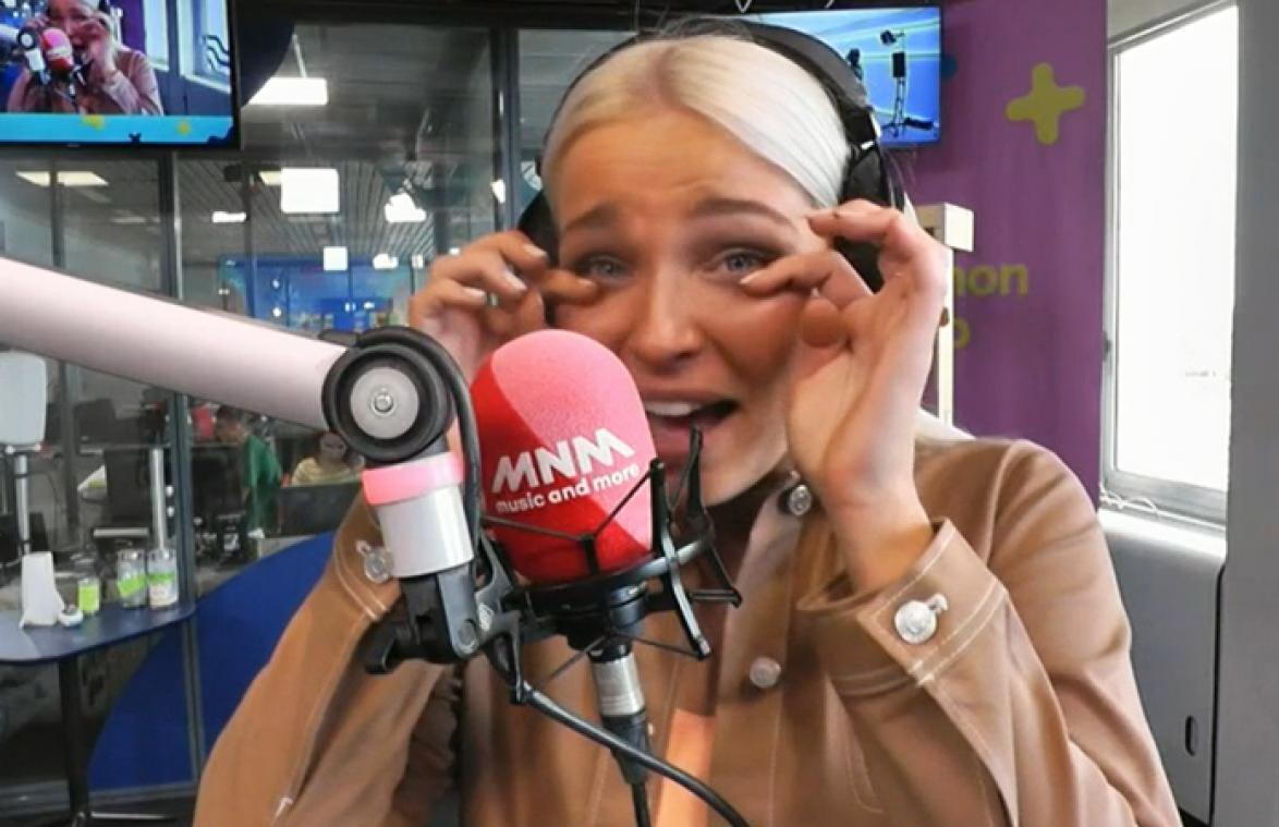 Julie Van den Steen krijgt slappe lach: "Ik had nooit mogen terugkomen" (video)