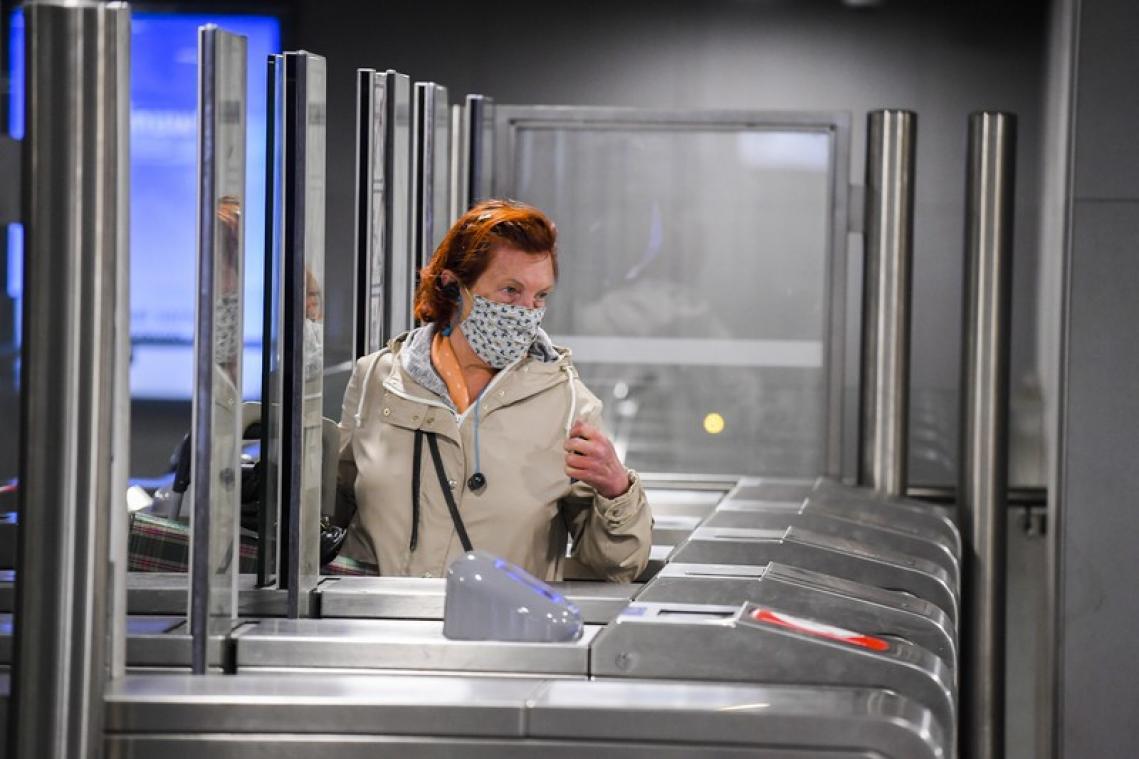 Voortaan kan je op Brussels openbaar vervoer contactloos zonder kaartje betalen