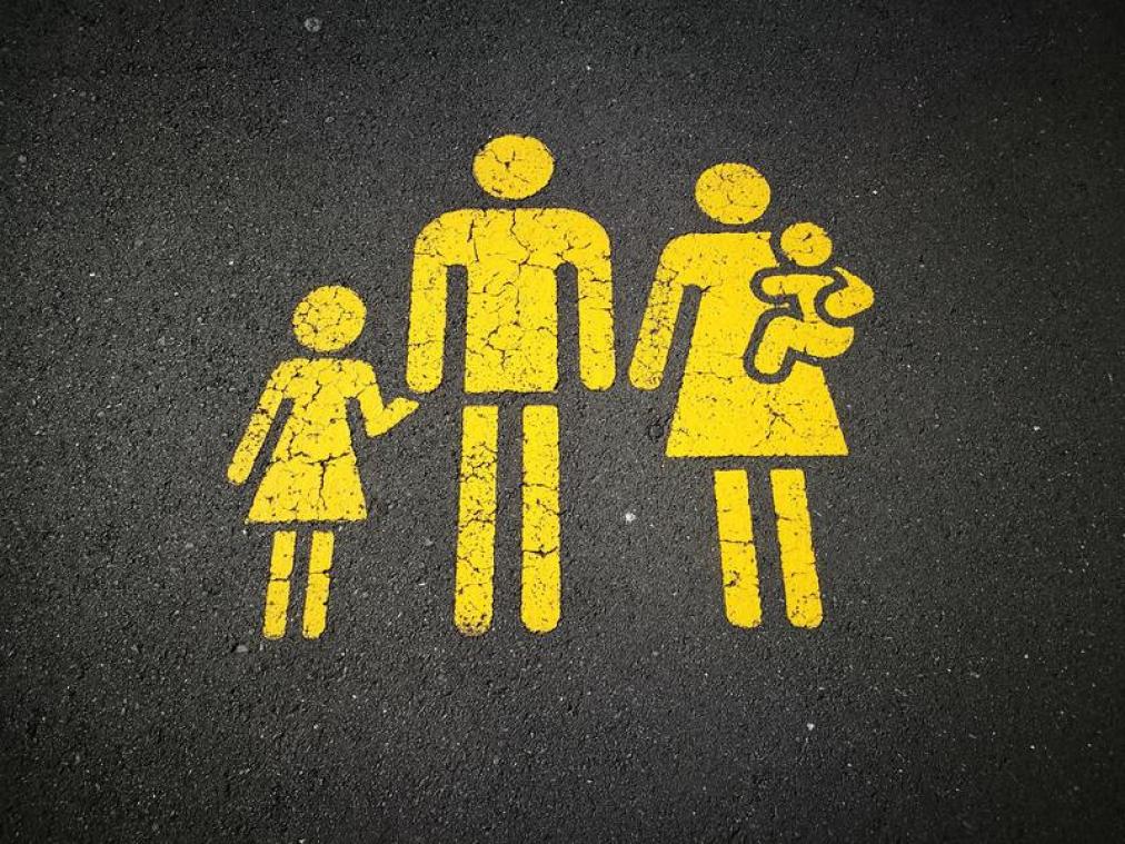 Wetenschap bewijst dat dit familielid thuis de grappigste is