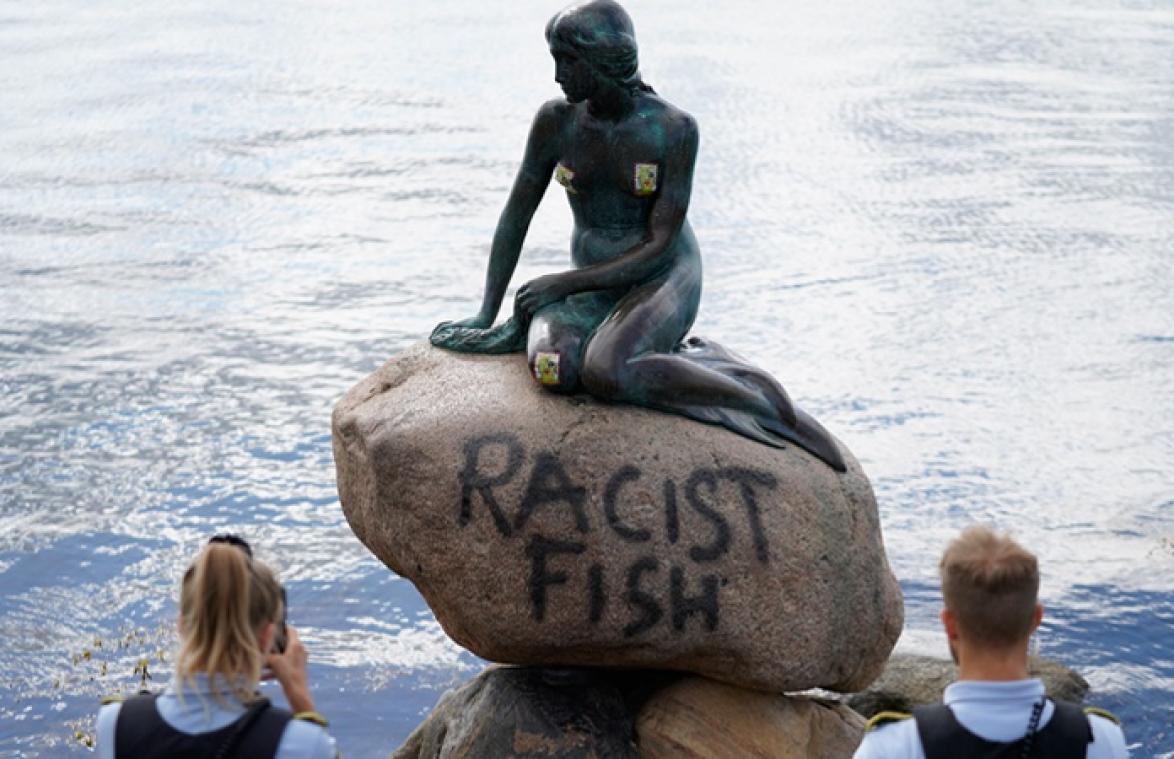 Standbeeld van de Kleine Zeemeermin gevandaliseerd: "Racistische vis"