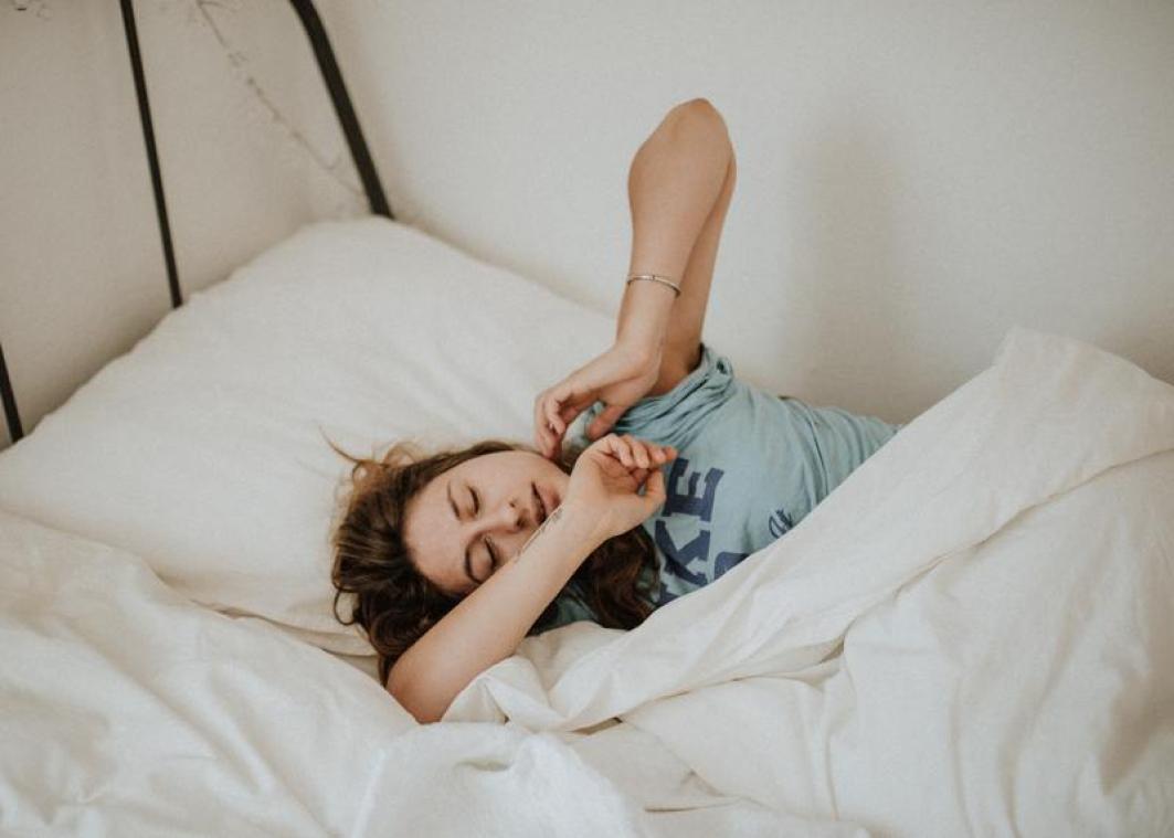 AHA! Daarom slaap je slecht tijdens de eerste nacht van je vakantie
