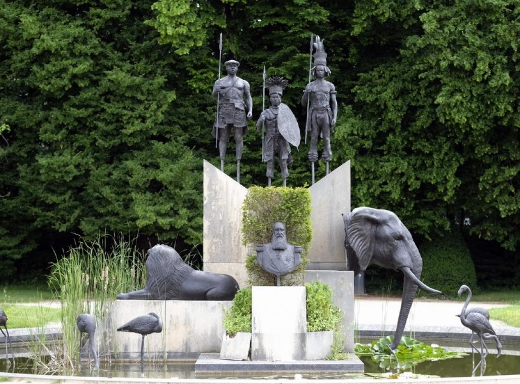 Standbeeld Leopold II in tuin Afrikamuseum opnieuw beklad met rode verf