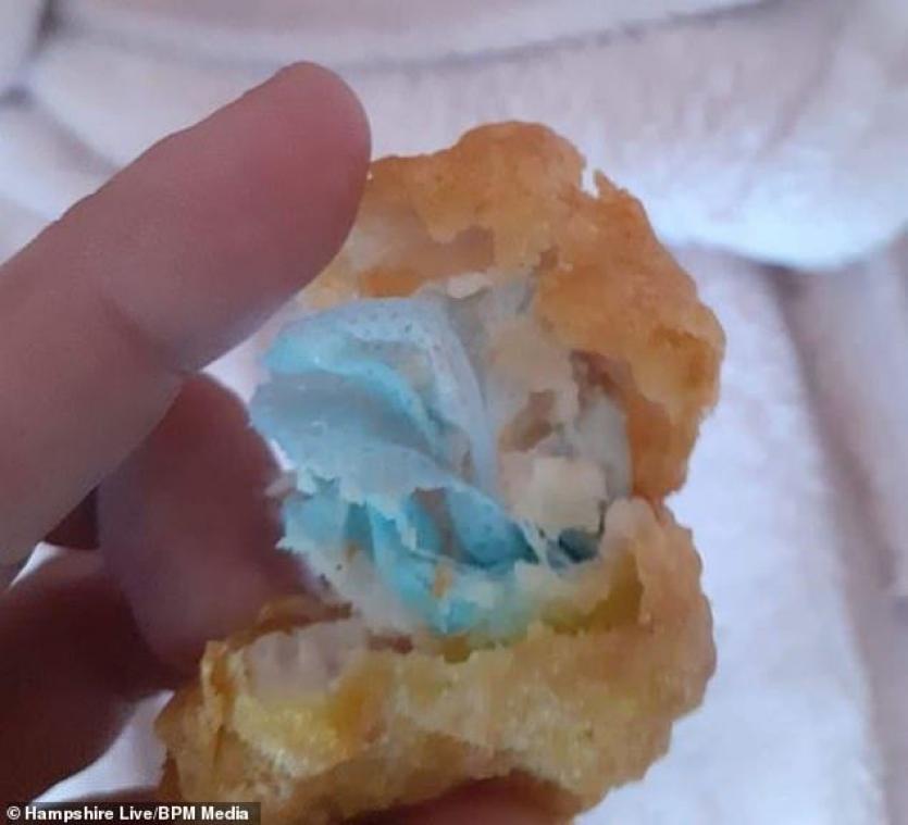 Zesjarig meisje stikt bijna door mondmasker in kipnuggets