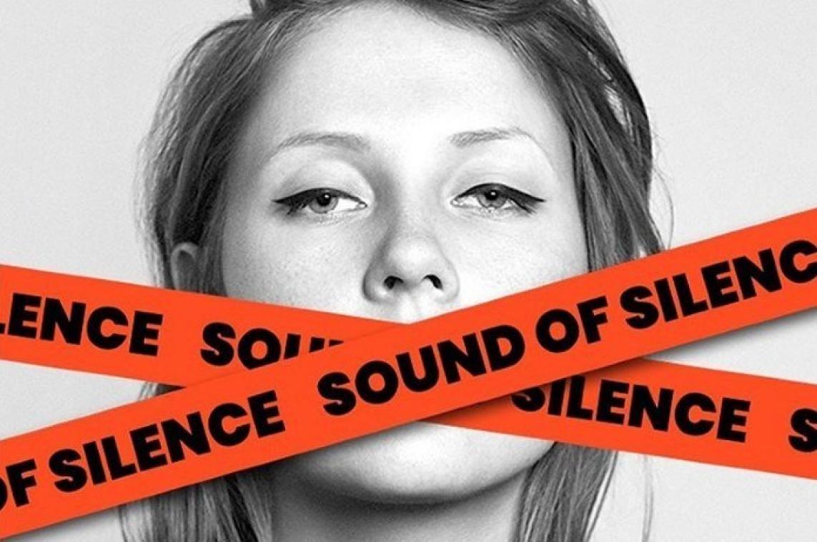 Wat betekenen die oranje kruisen met 'Sound of Silence' toch op je tijdlijn?