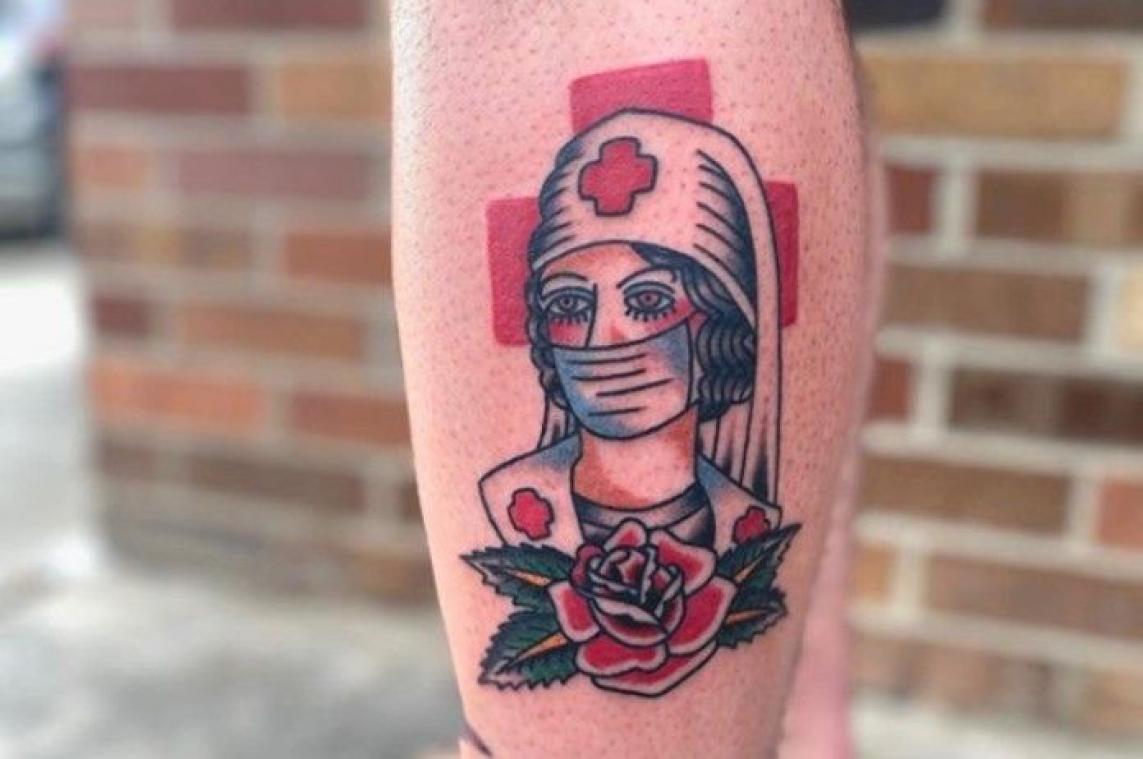 Dit zijn de mooiste en grappigste COVID19-tattoos (foto's)