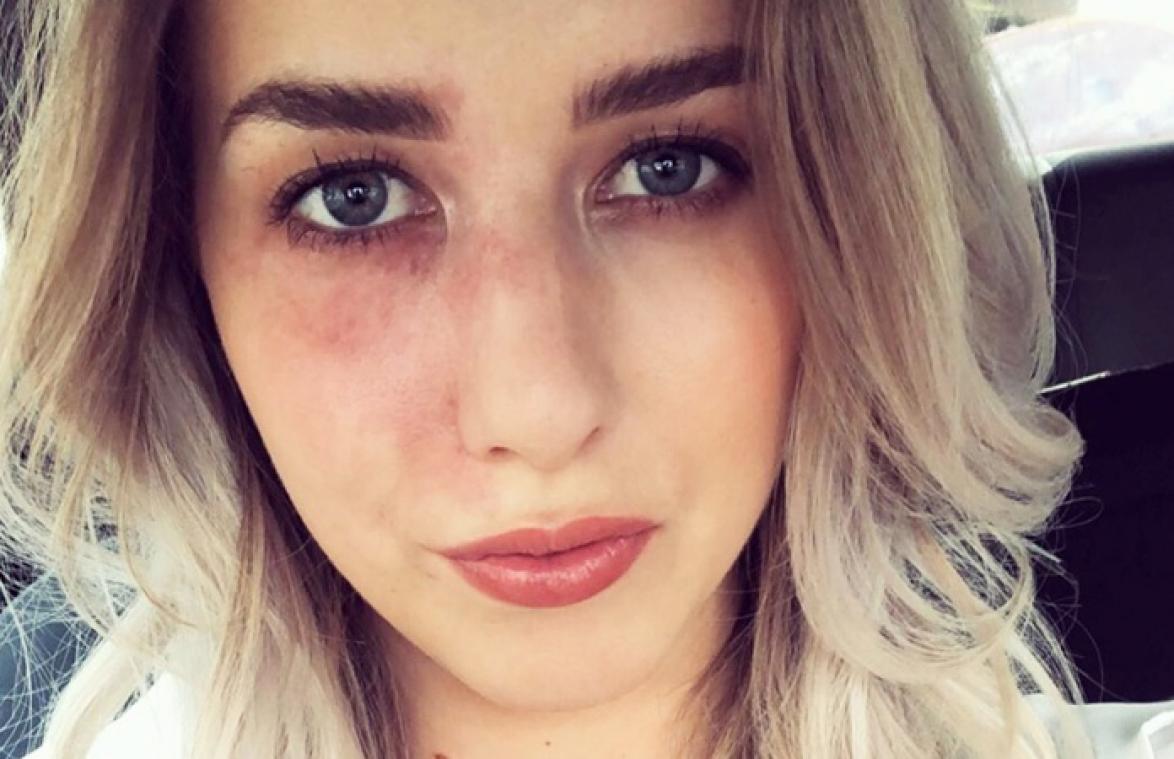 Laura uit 'Blind Getrouwd' toont waarom je beter niet strijkt in lingerie (foto)