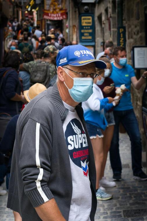 Brusselse huisartsenkring: "Laat gezinnen met meerdere generaties thuis masker dragen"