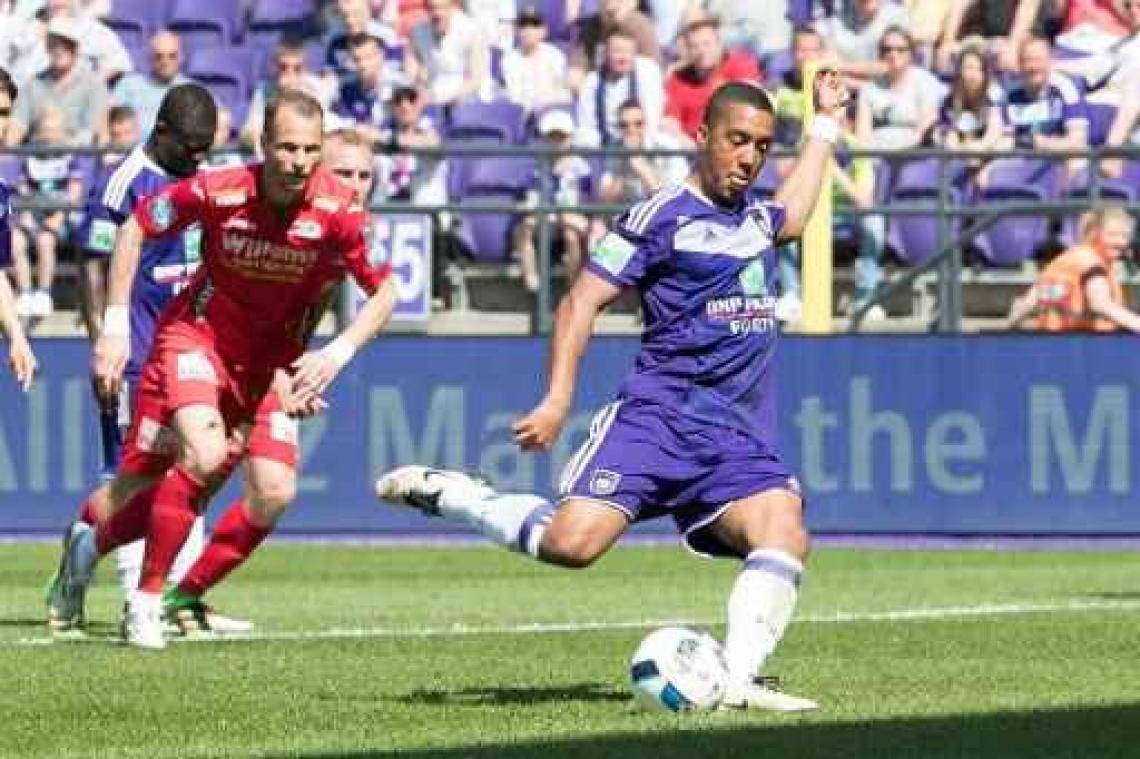 Okaka kopt Anderlecht in slotseconde voorbij Oostende