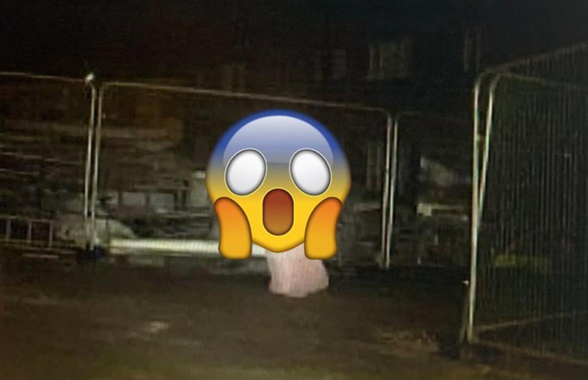 AKELIG! Beveiligingscamera detecteert 'geest in trouwkleed': "Ik heb er niet van geslapen" (foto)