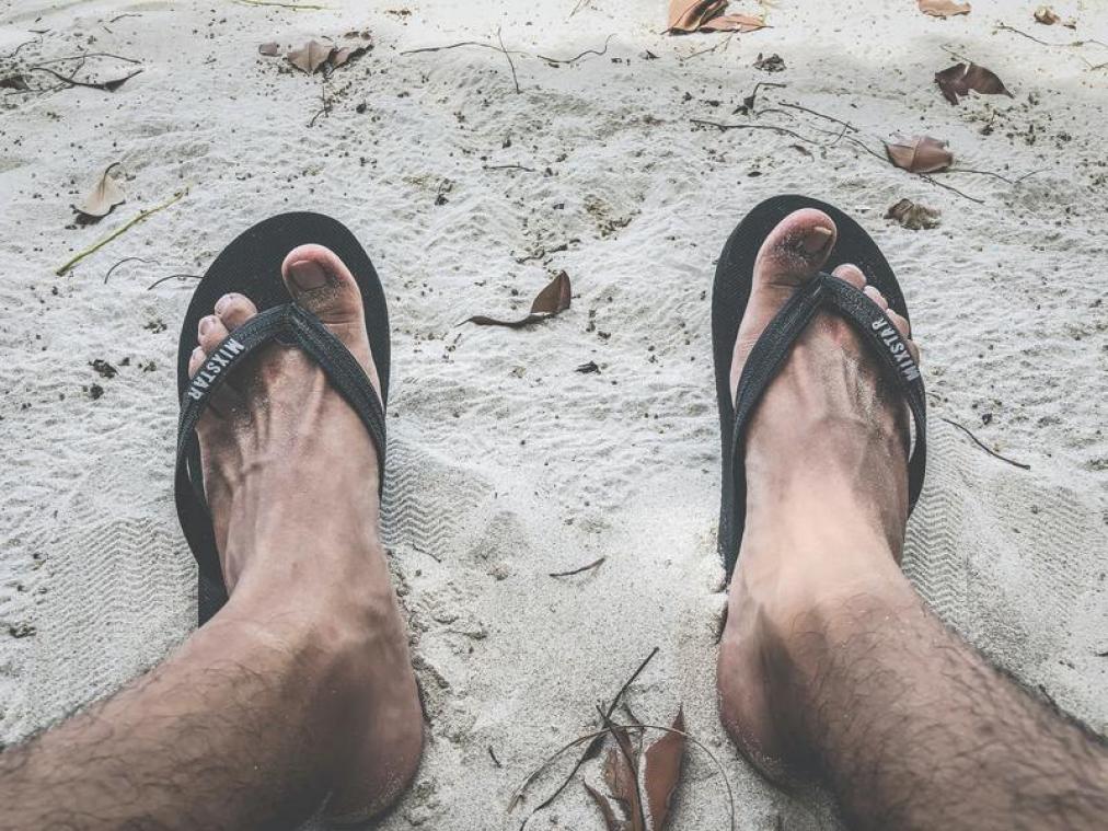 Pas op! Mannen (en vrouwen iets minder) krijgen vaak ongeluk door autorijden op slippers