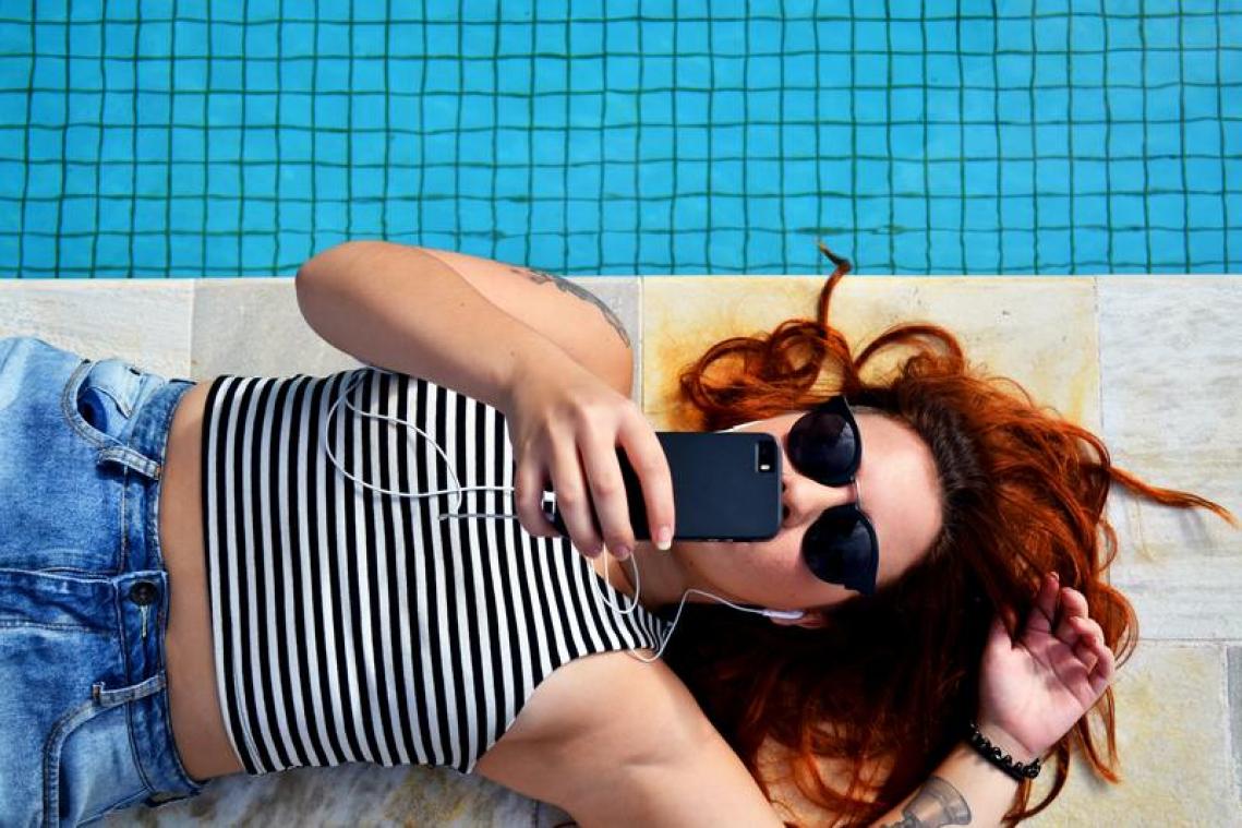 Een op de drie meisjes zet nooit een onbewerkte selfie online